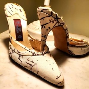 Logo Pointy Toe Pumps